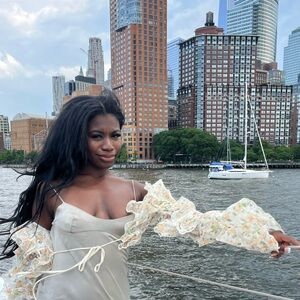 Meet your Posher, Emani